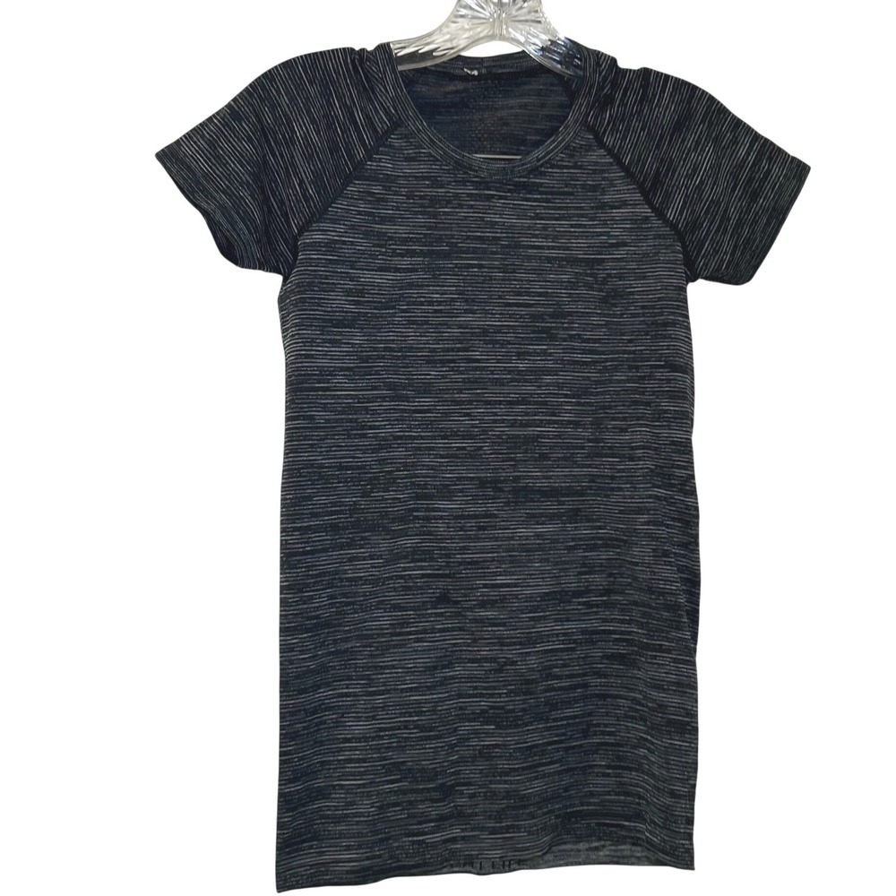 Lululemon Swiftly Tech Short Sleeve
2.0 Black white women's 4